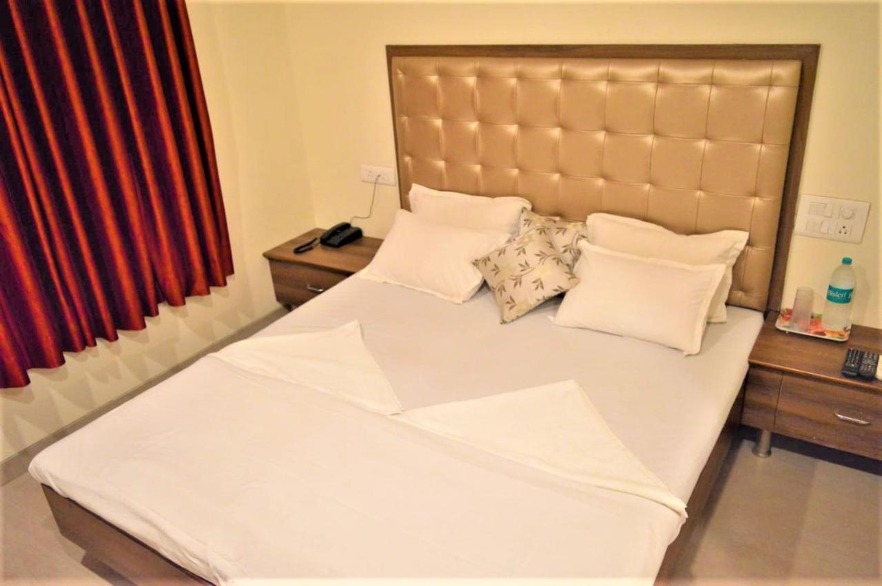 Hotel Visau,Shirdi Exteriör bild