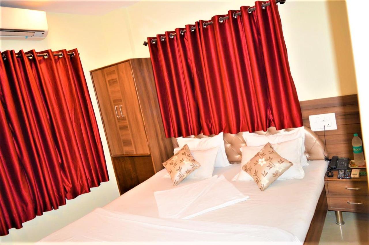 Hotel Visau,Shirdi Exteriör bild