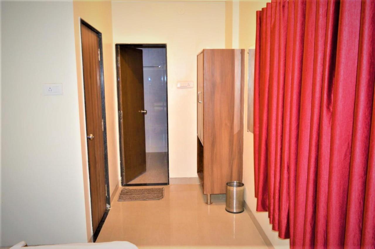 Hotel Visau,Shirdi Exteriör bild