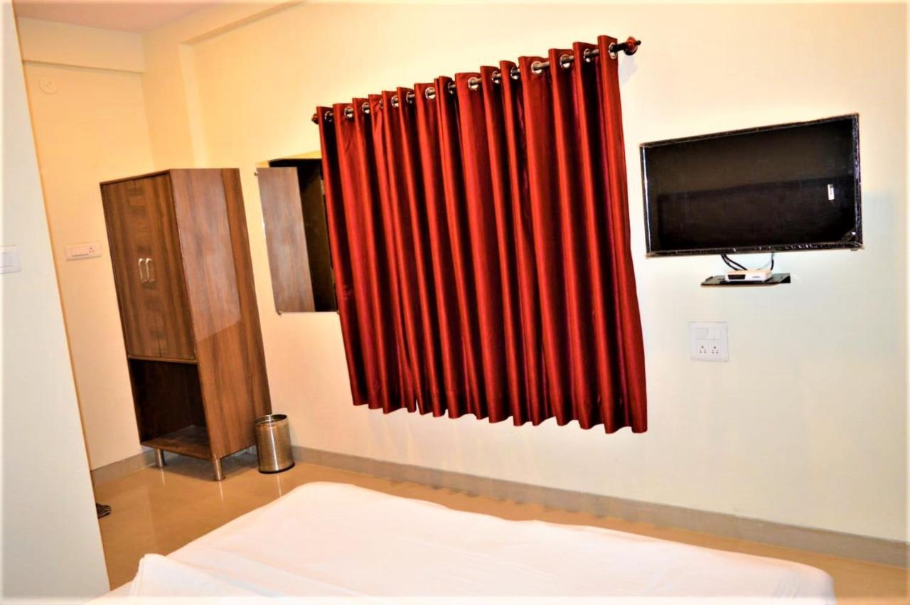 Hotel Visau,Shirdi Exteriör bild