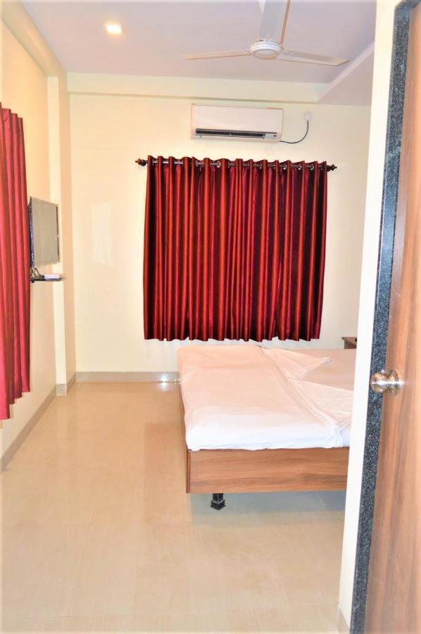 Hotel Visau,Shirdi Exteriör bild