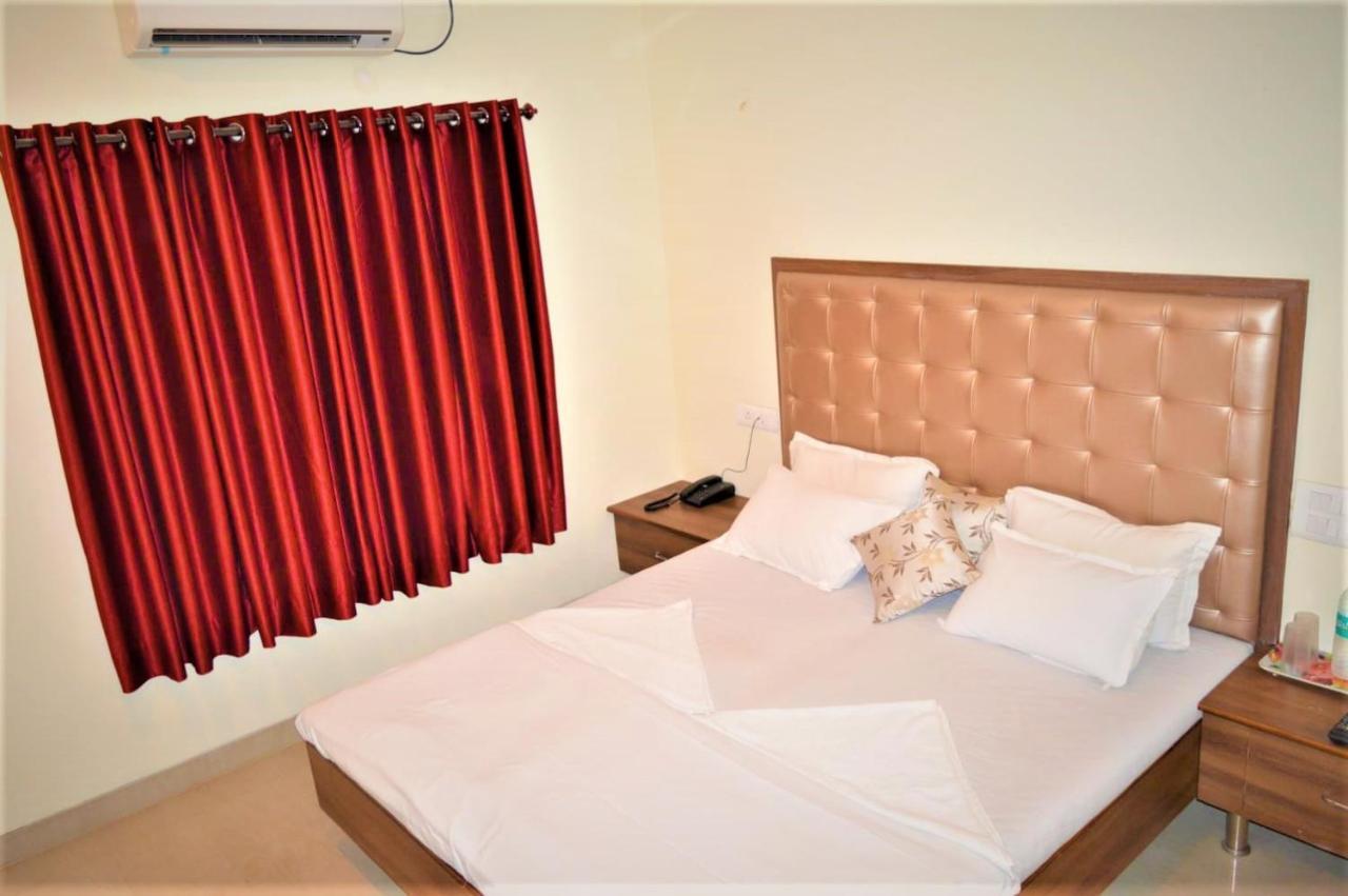 Hotel Visau,Shirdi Exteriör bild